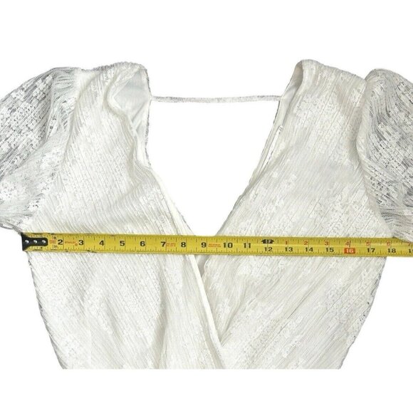 ASTR the LABEL Ivory Textured Short Sleeve Wrap V-Neck Thong Bodysuit Small - Picture 10 of 13